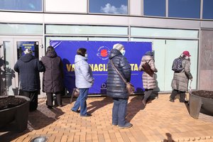 I. Šimonytė: jei išpilamų lauk vakcinų daugės, žmonės bus kviečiami skiepytis į „gyvą“ eilę