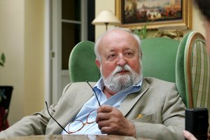 Lenkai sunerimę: jau metus negali palaidoti savo muzikos legendos