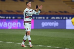 C. Ronaldo numestas kapitono raištis nepateko į šiukšlyną: parduos aukcione