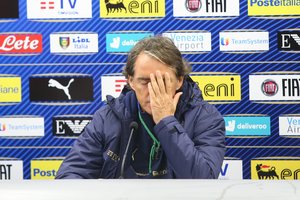 Į Vilnių atvykus Italijos futbolo žvaigždynui Lietuvai teko raudonuoti iš gėdos: elektra dingo dukart