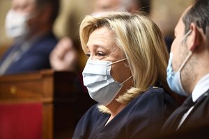 M. Le Pen kritikuoja „katastrofišką“ ES skiepijimo kampaniją