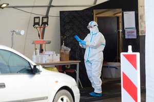 Karštoji koronaviruso linija pastebi išaugusį besitestuojančiųjų skaičių