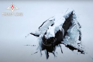 Rusijos kariniai povandeniniai laivai Arktyje atliko neįprastą manevrą