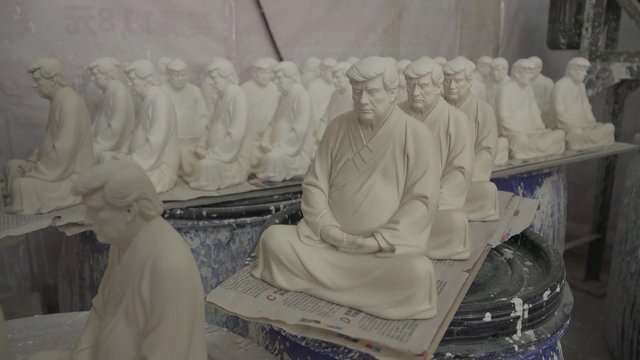 Kinijos menininkas stebina originalumu – populiarumo susilaukė išskirtinės D. Trumpo statulos