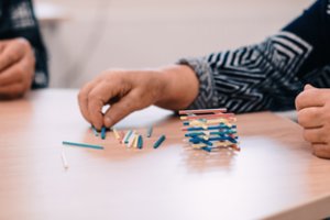 Negalintiems atsigauti po persirgimo COVID-19 siūlo reabilitaciją