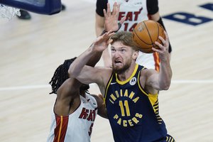 Dvigubas smūgis: „Pacers“ krito namuose, o D. Sabonį pristabdė kelio trauma