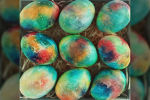 Marginkite velykinius kiaušinius taip, kaip dar nesate bandę: 3 šiuolaikiški metodai