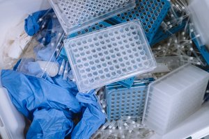 Skandalas: dėl klaidos JAV gamykloje sugadinta 15 mln. „Johnson & Johnson“ vakcinos dozių