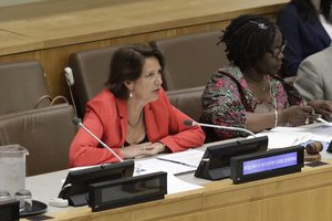 JT pasiuntinė ragina užkirsti kelią Mianmaro „pilietiniam karui“