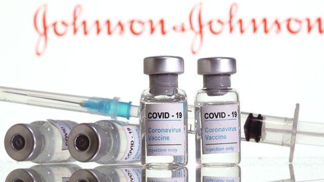 JAV sugadinta per 15 mln. „Johnson & Johnson” skiepų nuo koronaviruso dozių