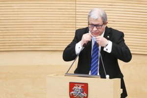 Audras Seime kėlęs klausimas išspręstas po slapto balsavimo: valdantiesiems užteko balsų atleisti A. Jakubauską