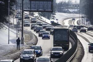 Po avarijos arterinėje sankryžoje kilo nemenkos spūstys: to priežastis – jaunuolio užsispyrimas