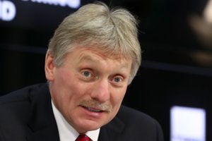 Kremliaus atstovo D. Peskovo automobilis pateko į avariją