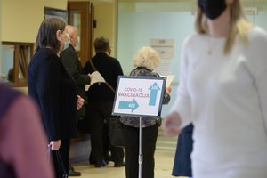 Skiepys ir per Velykų savaitgalį, bet ne visur ir ne visada: ką būtina žinoti norintiems vakcinos