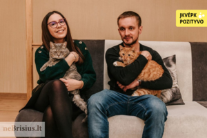 Du kitiems nereikalingi katinėliai pripildė Paulinos namus meilės, išdaigų ir plaukų