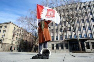 Po Visvaldo Matijošaičio langais Kauno centre – 160 kryžių