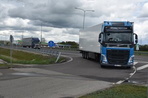 Drastiškai didinamas kelių mokestis smarkiausiai smogs tikrai ne tiems, kas gali atremti smūgį