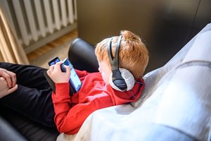 Autizmo spektro sutrikimą turintį sūnų auginanti mama labiausiai jaudinasi dėl aplinkinių reakcijos