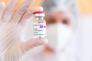 Dviese su „AstraZeneca“, arba – kaip teko išgyventi skiepą