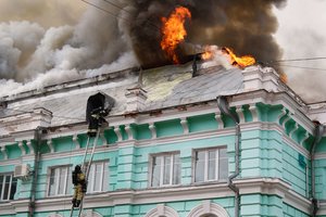 Neįtikėtina drąsa: ligoninėje siaučiant gaisrui, chirurgams pavyko atlikti širdies operaciją