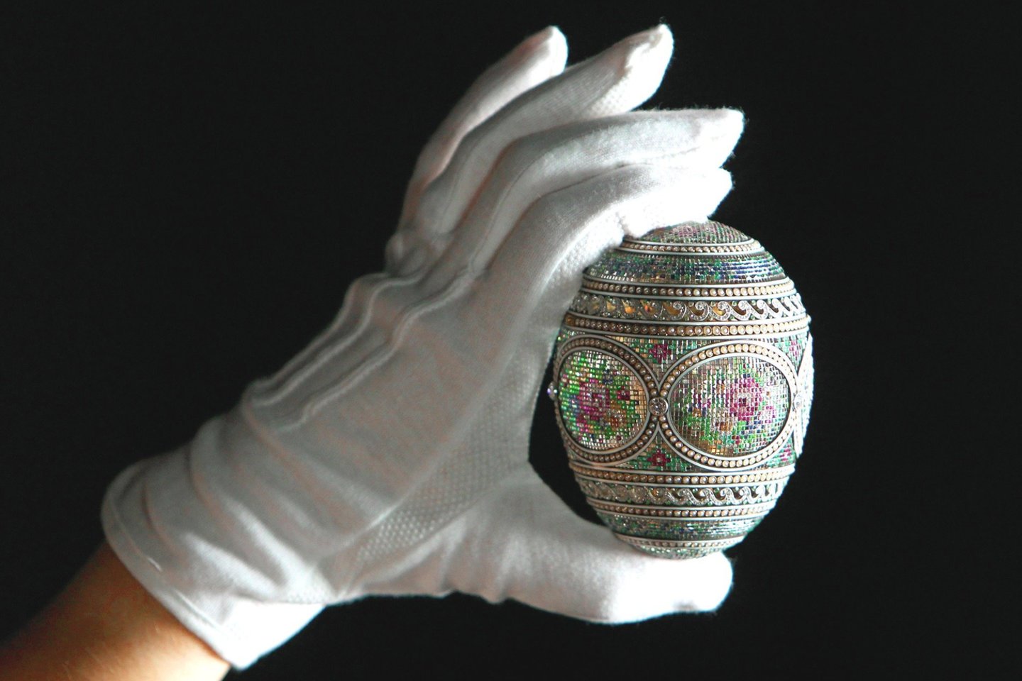 Imperatoriškaisiais yra vadinami kiek daugiau nei pusšimtis juvelyrinių kiaušinių, sukurtų 1885–1917 metais paskutinių Rusijos monarchų užsakymu.<br>„Scanpix“/PA nuotr.