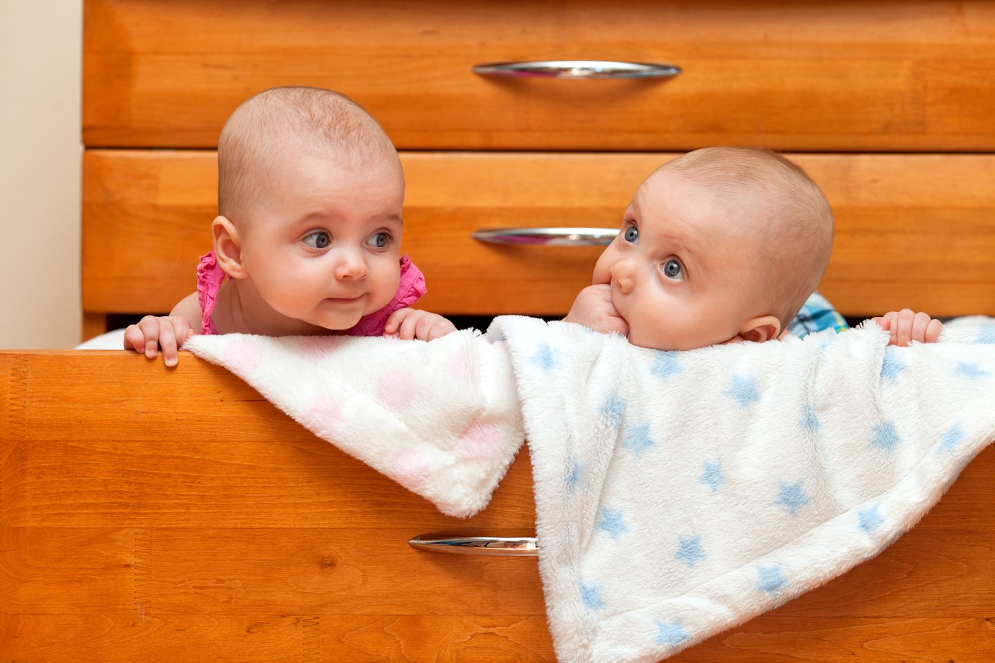  Vidutiniškai, pasaulyje dabar iš 1000 gimdymų 12 kartų gimsta dvynukai. Šis rodiklis yra didžiausias per ištisus dešimtmečius, o galimai – ir per visą istoriją.<br> 123rf nuotr.