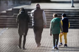 Specialistai atsakė tėvams, kaip ir kada vaikams aiškinti, kas yra narkotikai