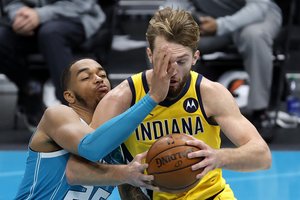 Domantas Sabonis dėl traumos nebaigė rungtynių, „Pacers“ gavo antausį savo arenoje