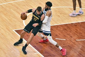 Jonas Valančiūnas dar vienu dvigubu dviženkliu nukalė „Grizzlies“ pergalę prieš silpniausią NBA ekipą