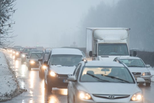 Eismo sąlygas vietomis sunkina plikledis