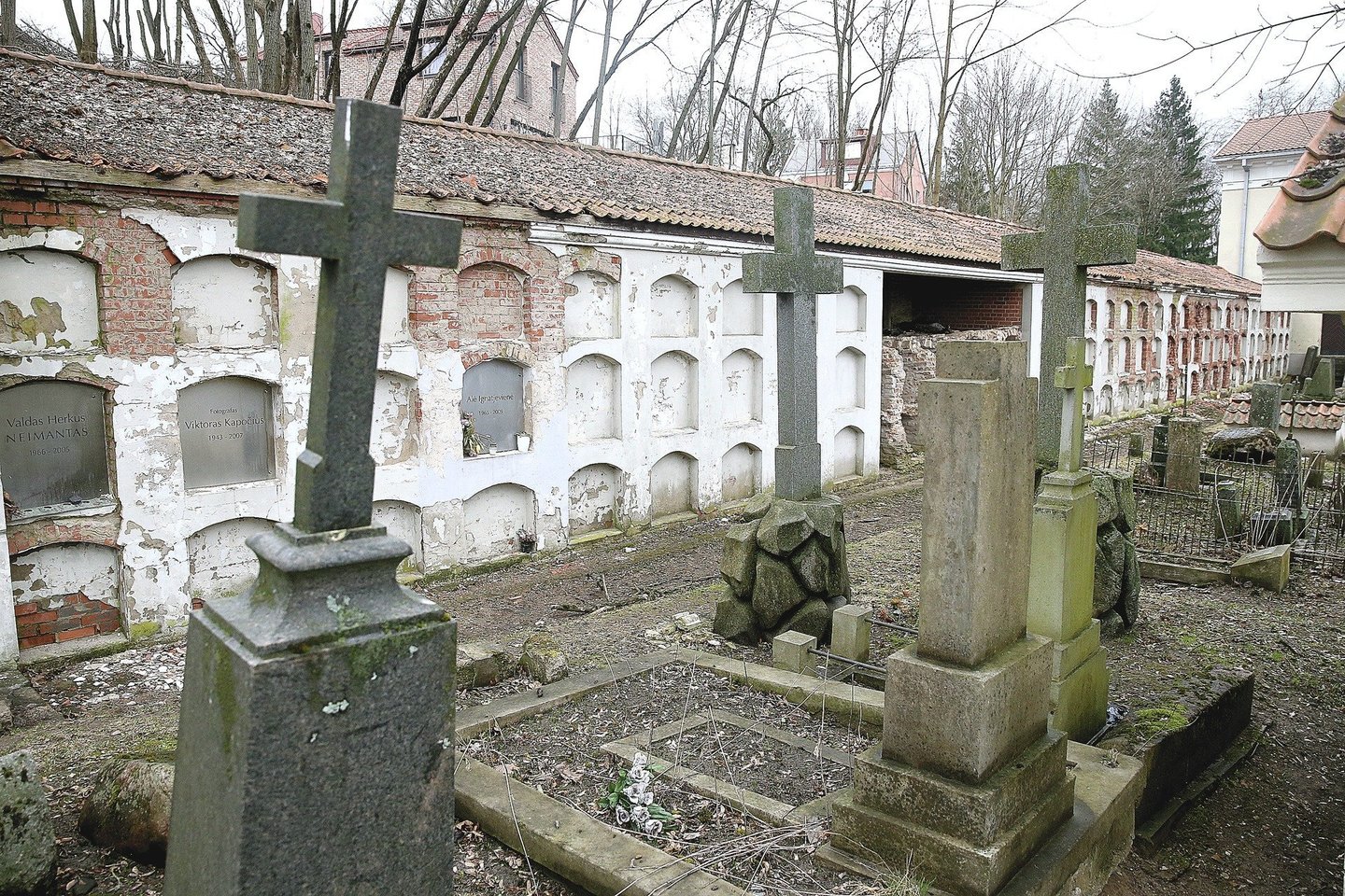 Bernardinų kapinių kolumbariume palaidoti vos keli mirusieji, nors iš viso urnoms skirta apie šimtą vietų.<br>R.Danisevičiaus nuotr.