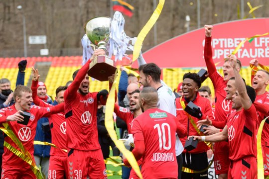 LFF supertaurę pirmąkart laimėjo „Panevėžio“ futbolininkai.<br>V.Skaraičio nuotr.