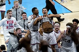 Gonzagos universiteto komanda su M. Arlausku prasibrovė į NCAA finalą po fantastinio tritaškio