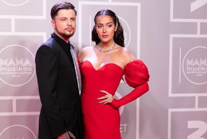 Per Velykas Karolina Meschino pirmą kartą parodė dukros Isabelle veidą