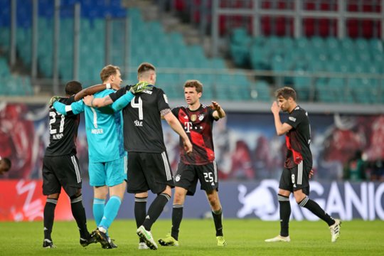 Pasaulio sporto savaitė. Futbolo lyderių kaktomušos, Kambridžo aštuonvietės pergalė ir H.Hurkaczo staigmena