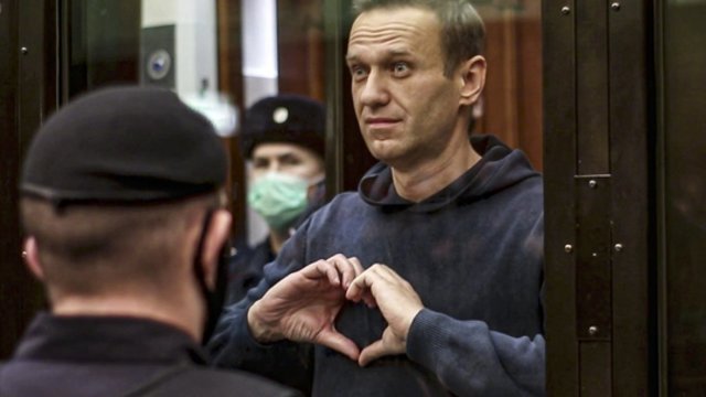 A. Navalnas perkeltas į kolonijos medicinos skyrių: stebimas dėl kvėpavimo problemų ir karščiavimo