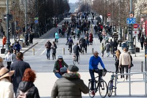 Apie blogėjančią padėtį perspėjanti Vyriausybė pasiruošusi toliau švelninti karantiną: kokias sritis paliestų