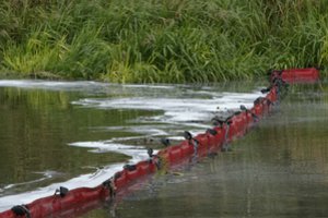 Kaune į Nemuną pasipylė teršalai – incidentai šioje vietoje kartojasi, bet problema neišsprendžiama