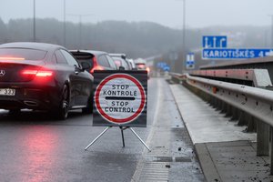 „Stop“ ženklą pareigūnai iš blokpostų perkels prie Vyriausybės: patikėsime tik ministro įsakymu
