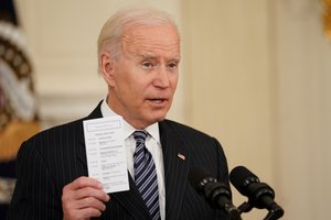 J. Bidenas: nuo balandžio 19-osios visi amerikiečiai įgis teisę pasiskiepyti nuo COVID-19
