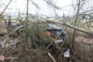 Praėjusios paros avarijose žuvo žmogus, dar 14 buvo sužalota