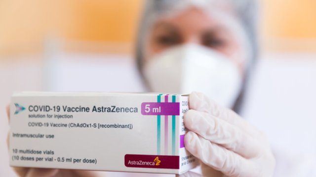Europos vaistų agentūra patvirtino: „AstraZeneca“ retais atvejais gali sukelti kraujo krešulius