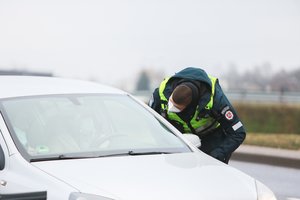 Ekspertai įvertino judėjimo ribojimų panaikinimą: galime stebėti eksperimentą