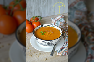 Sveika ir gardi lęšių sriuba su daržovėmis puikiai tiks dienoms, kai nesinori mėsos