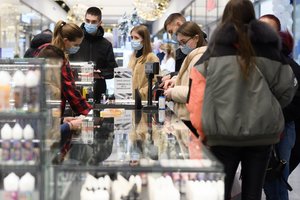 Prezidento patarėjas: jei atlaisvintume karantino ribojimus prekybos centrams, užsikrėtimų daugėtų