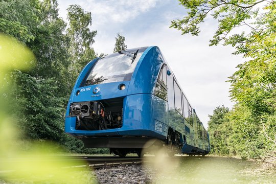 Prancūzijos geležinkelių bendrovė užsisakė 12 vandeniliu varomų traukinių