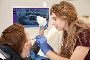 Lazerinė odontologija: ko nežinojote apie gydymo būdus, leidžiančius pamiršti nemalonumus