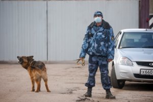 Virtinė A. Navalno šalininkų pasiųsti už grotų dėl protesto šalia kolonijos