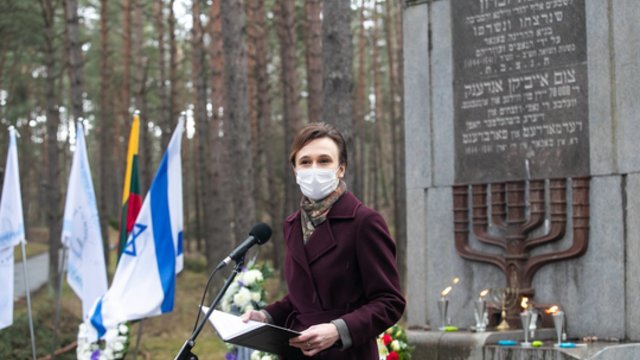 Holokausto atminimo dienos minėjimas: Panerių memoriale surengta simbolinė aukų pagerbimo ceremonija
