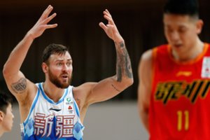 Kinijoje D. Motiejūnas prieš galingą varžovą pasižymėjo kukliai